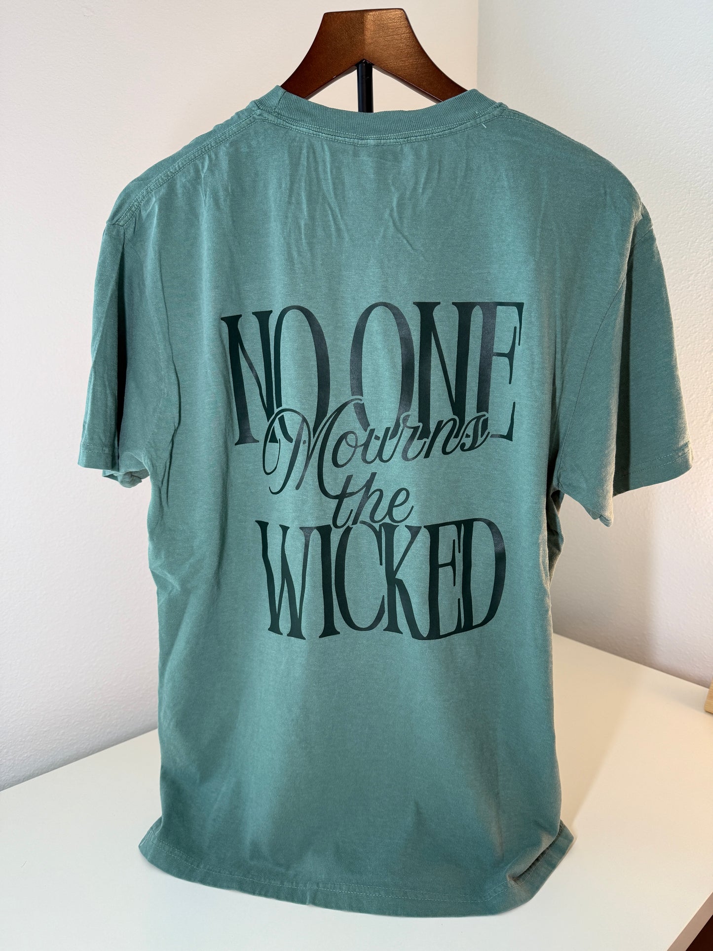 "Elphaba Hat" T-Shirt